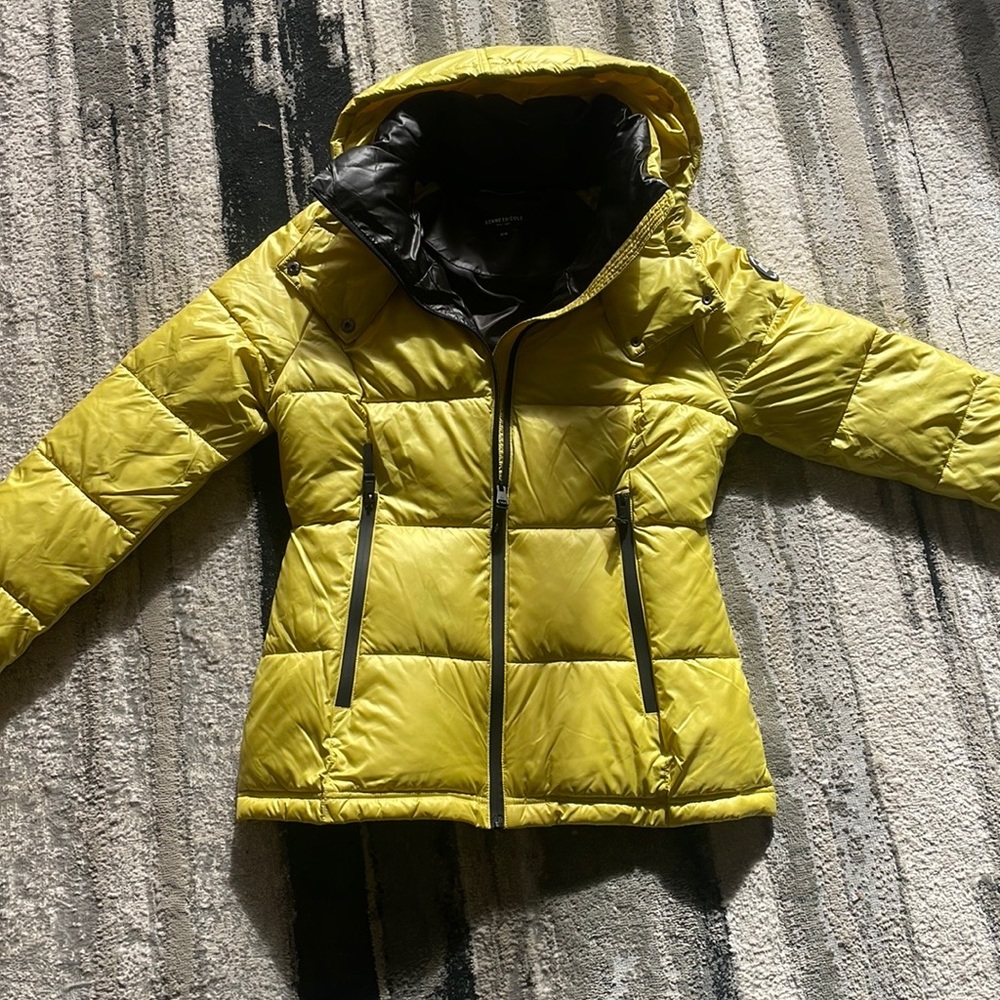 Kenneth Cole Puffer Jacket. - Picture 2 of 7